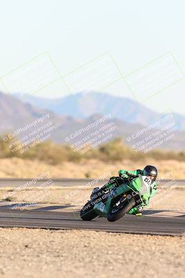 media/Dec-07-2025-CVMA (Sun) [[3e7d2de5dc]]/Race 18-Formula Twins-Formula 40 UL/